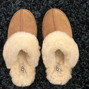 NEVER WORN USA women’s size 8 Ugg slippers